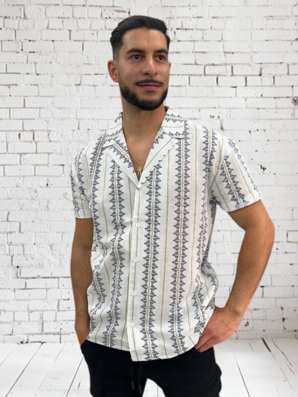 hawaiana blanca y azul camisa etnica